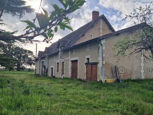 Maison à vendre 107 000 € 1 pièce 1 chambre 250 m² 8 275 m² de terrain Sourzac 24400