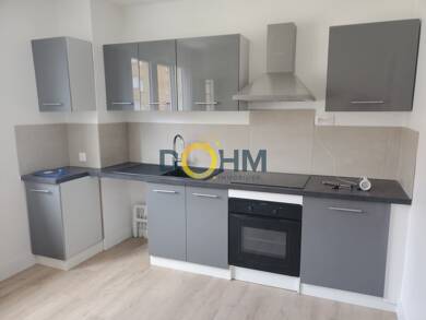 Appartement à louer 750 € 5 pièces 3 chambres 94 m² RDC La Tour du Pin 38110
