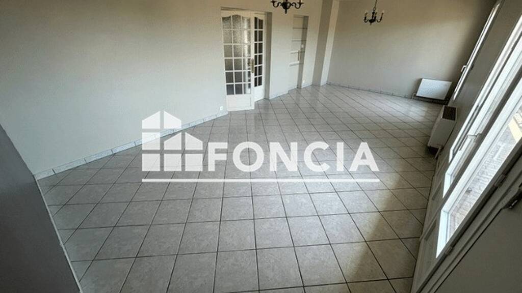 Appartement à louer 865 € 4 pièces 2 chambres 78,6 m² 5ème étage Chirouzes Bourg-Lès-Valence 26500