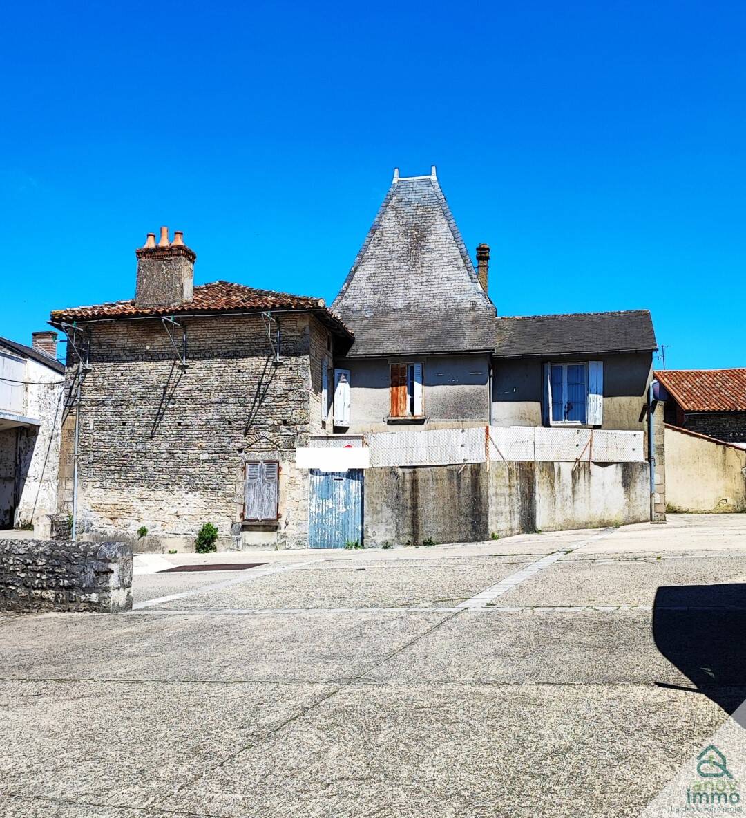 Maison à vendre, 186m², USSON DU POITOU