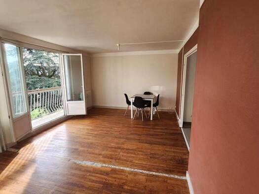 Appartement à louer 840 € 3 pièces 2 chambres 69 m² 2ème étage Villefranche-sur-Saône 69400