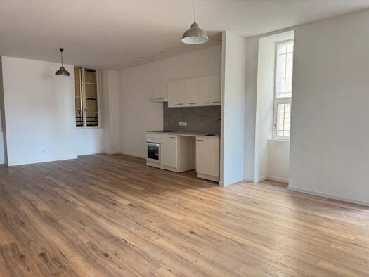 Appartement à louer 635 € 2 pièces 1 chambre 61 m² 1er étage Centre Ville Mazamet 81200