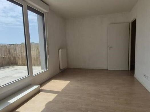Appartement à vendre 148 400 € 2 pièces 1 chambre 44 m² Étage 3/3 Cenon 33150