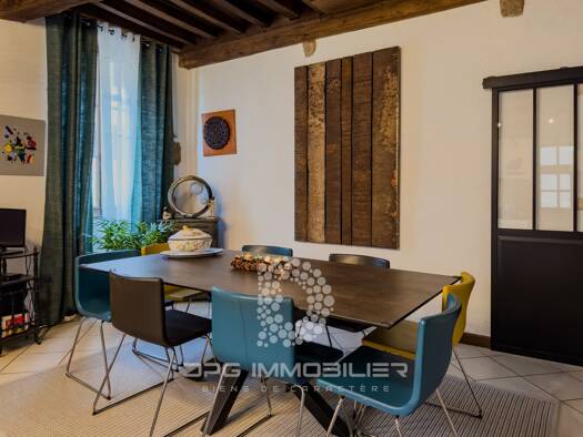 Maison à vendre 385 000 € 12 pièces 5 chambres 242 m² 348 m² de terrain Charolles 71120