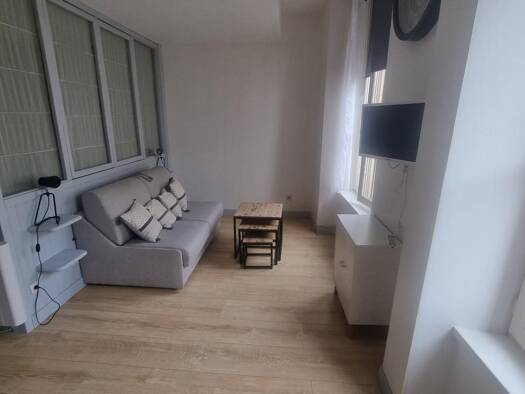 Appartement à louer 747 € 2 pièces 1 chambre 38 m² RDC Centre Ville La Rochelle 17000