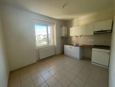 Appartement à louer 481 € 3 pièces 2 chambres 68 m² 1er étage Severac le Chateau 12150