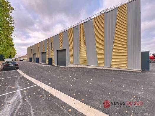 Local commercial à louer 1 700 € 210 m² de surface de vente Ancien Hôpital Béziers 34500
