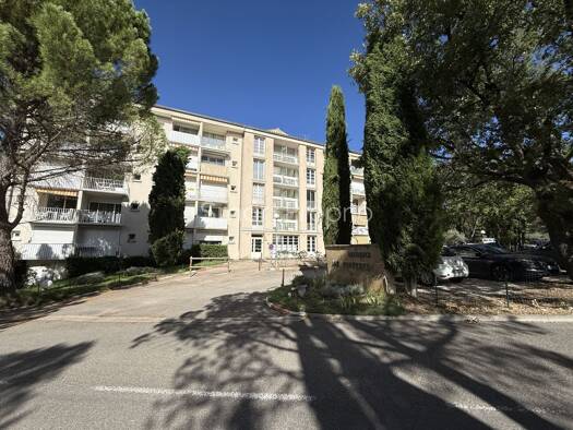 Appartement à vendre 65 000 € 1 pièce 17 m² Étage 3/4 Gréoux-les-Bains 04800