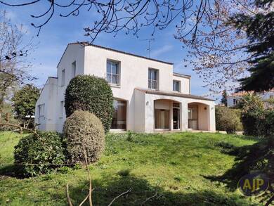 Maison à vendre 333 000 € 7 pièces 4 chambres 172 m² 896 m² de terrain Saint André d'Ornay-Pont Morineau La Roche sur Yon 85000