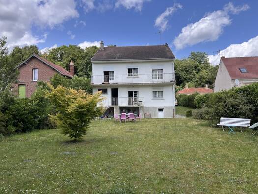 Villa à vendre 250 000 € 8 pièces 4 chambres 145 m² 2 700 m² de terrain Compiègne 60200