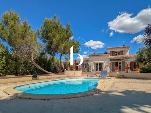 Villa à vendre 425 000 € 5 pièces 3 chambres 150 m² 5 580 m² de terrain Barjac 30430