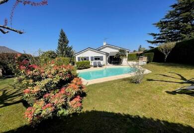 Maison de plain-pied à louer 1 864 € 4 pièces 3 chambres 117 m² 1 200 m² de terrain Quinsac 33360