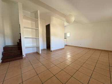 Duplex à louer 450 € 2 pièces 1 chambre 31 m² Dernier étage, Étage 4/4 Centre Ville Pezenas 34120