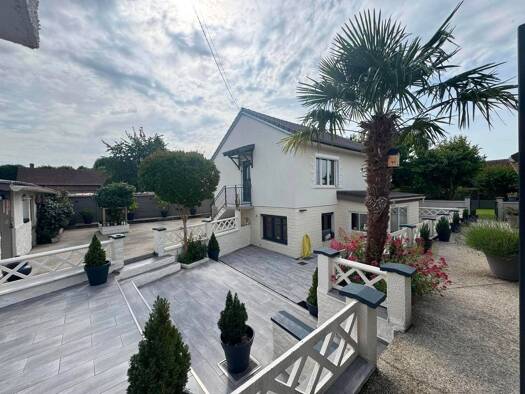 Maison à vendre 270 000 € 6 pièces 3 chambres 112 m² 1 131 m² de terrain Beauficel-en-Lyons 27480