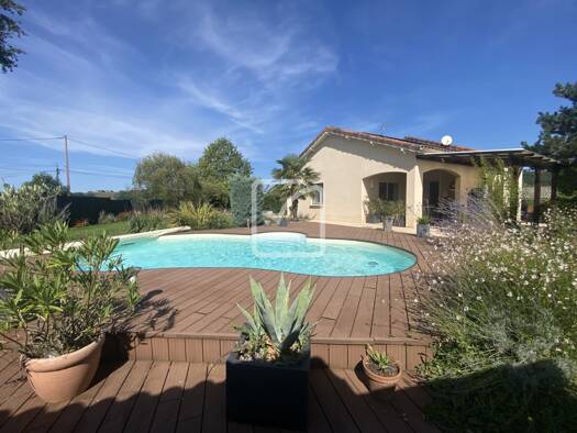 Maison de plain-pied à vendre 299 000 € 6 pièces 3 chambres 114 m² 7 500 m² de terrain Frayssinhes 46400