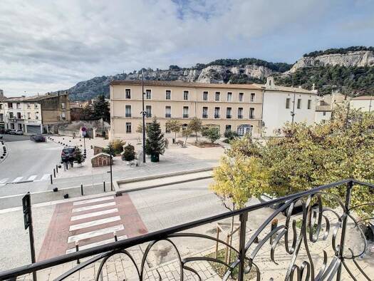 Appartement à louer 681 € 4 pièces 2 chambres 84,2 m² 1er étage Centre Ville Cavaillon 84300