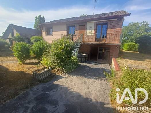 Maison de plain-pied à vendre 168 500 € 6 pièces 3 chambres 160 m² 1 740 m² de terrain Unienville 10140