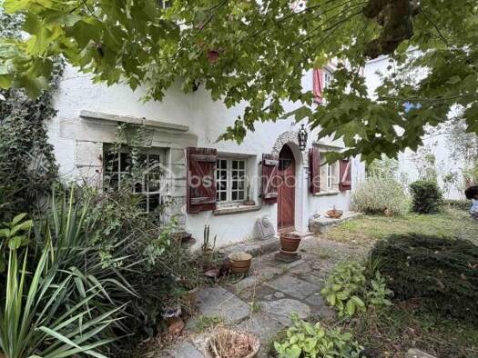 Maison à vendre 650 000 € 14 pièces 9 chambres 330 m² Urt 64240