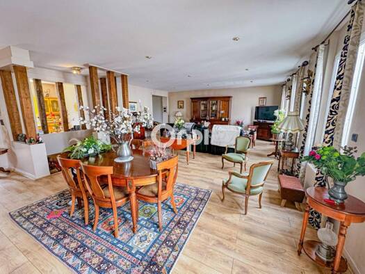 Appartement à vendre 209 900 € 5 pièces 4 chambres 321,47 m² RDC Centre Ville Saint-Quentin 02100