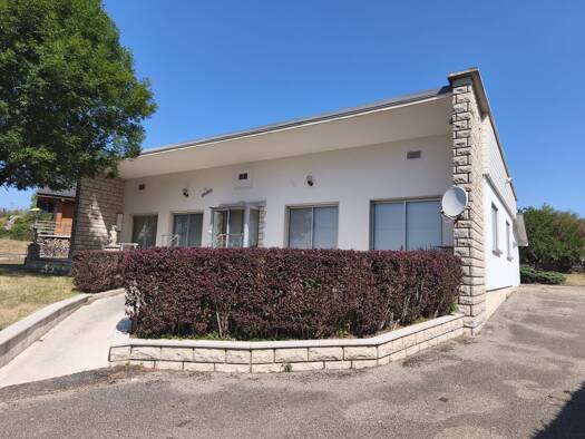 Maison de plain-pied à vendre 226 000 € 5 pièces 3 chambres 120 m² 1 700 m² de terrain Champdor-Corcelles 01110