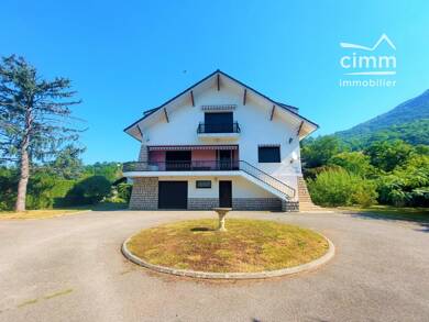 Maison à vendre 390 000 € 8 pièces 5 chambres 284,7 m² 1 431 m² de terrain La Buisse 38500