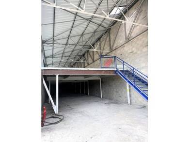 Local commercial à louer 2 966 € 356 m² de surface de vente St Parres Aux Tertres 10410