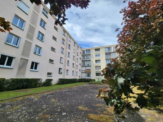 Appartement à vendre 135 000 € 4 pièces 2 chambres 72 m² Étage 3/4 Château Rezé 44400