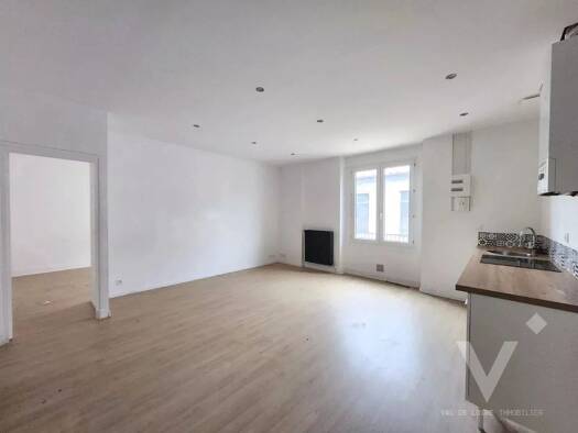 Appartement à vendre 79 000 € 3 pièces 2 chambres 70 m² RDC Centre Ville Est Le Chambon-Feugerolles 42500