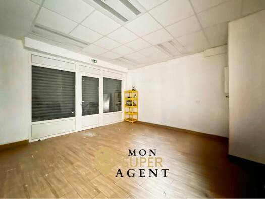 Boutique à vendre 234 900 € 61 m² de surface de vente Rive de Seine Sud Est Melun 77000
