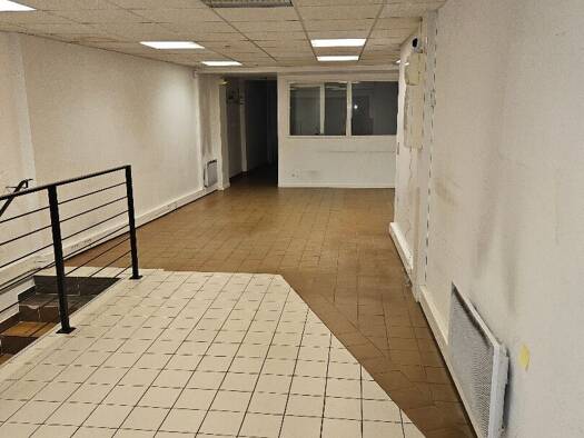 Local commercial à louer 2 213 € 208 m² de surface de vente Sud Triel-sur-Seine 78510