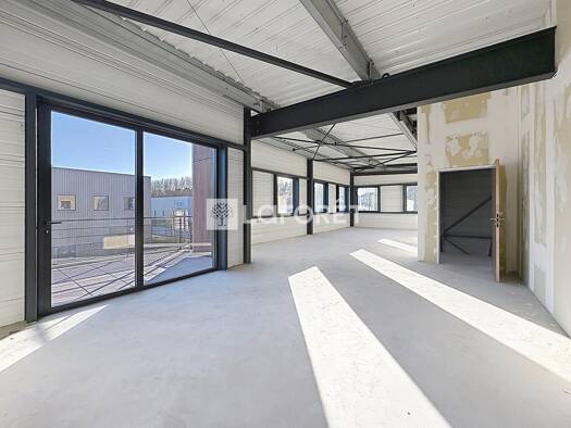 Local d'activités à vendre 504 729 € 248 m² d'espace de stockage Centre-Landaus-Poudrerie-Sablonniere Oissel 76350