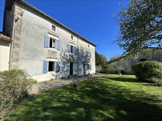 Maison à vendre 171 200 € 6 pièces 4 chambres 197 m² 3 265 m² de terrain Fontivillie 79110