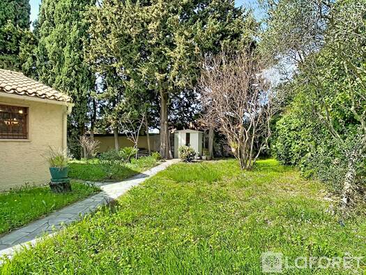 Maison de plain-pied à vendre 448 000 € 5 pièces 3 chambres 100 m² 750 m² de terrain Avenue de Marseille-Liourat Vitrolles 13127