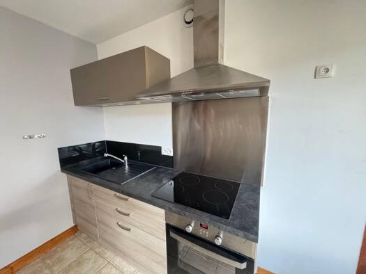 Maison à louer 800 € 4 pièces 3 chambres 85 m² dès le 30/04/2026 Est Saint-Léonard-de-Noblat 87400