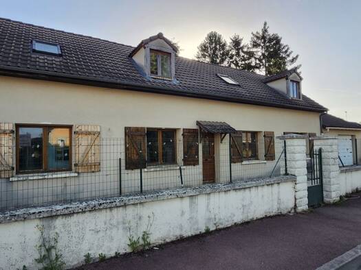 Maison à vendre 149 000 € 4 pièces 3 chambres 140,73 m² 347 m² de terrain Lorris 45260