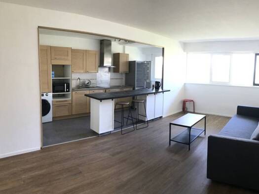 Appartement à louer 1 240 € 2 pièces 1 chambre 63 m² RDC Les Près Montigny-le-Bretonneux 78180