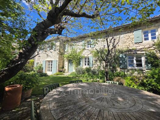 Maison à vendre 795 000 € 6 pièces 3 chambres 170 m² 366 m² de terrain Murs 84220