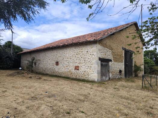 Maison à vendre 29 000 € 1 pièce 1 chambre 220 m² Alloue 16490