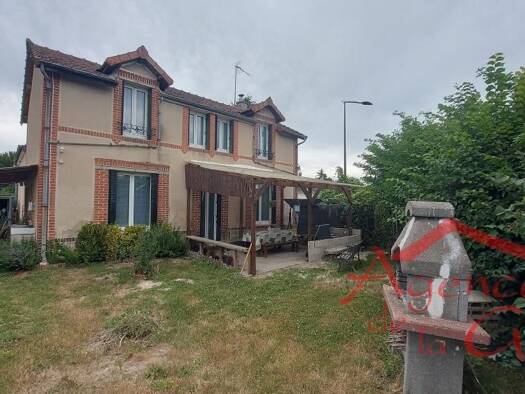 Maison à vendre 137 000 € 5 pièces 4 chambres 117 m² 945 m² de terrain Sézanne 51120