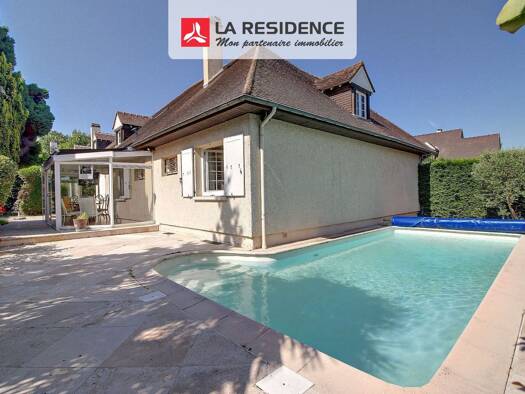 Maison à vendre 895 000 € 8 pièces 6 chambres 221 m² 580 m² de terrain Sud Chambourcy 78240