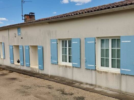 Maison de plain-pied à vendre 153 000 € 4 pièces 2 chambres 100 m² 1 200 m² de terrain Thénac 17460