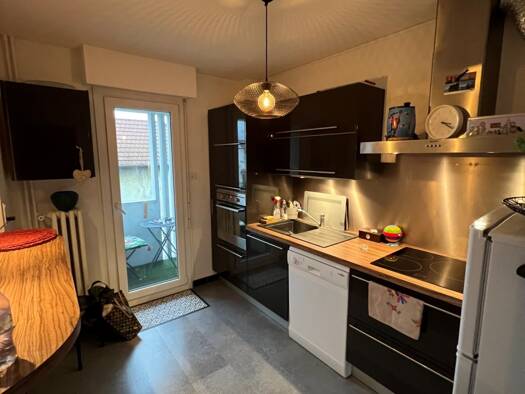 Appartement à vendre 99 000 € 4 pièces 2 chambres 73 m² Étage 2/3 Montbéliard 25200
