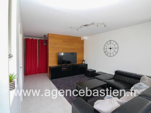 Appartement à vendre 320 000 € 3 pièces 2 chambres 67 m² Étage 1/2 Versonnex 01210