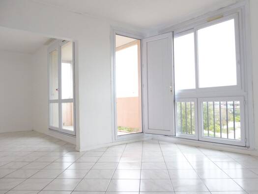 Appartement à vendre 65 000 € 3 pièces 2 chambres 68,78 m² Étage 4/4 Fontbarlettes Valence 26000