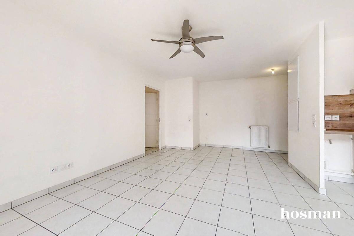 Appartement de 3 pièces de 70,1m² avec balcon et garage - Limite — 2