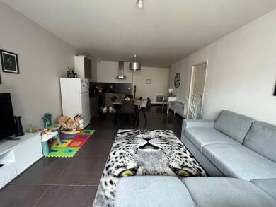 Appartement à louer 730 € 2 pièces 1 chambre 53 m² Dernier étage, Étage 1/1 Nord Jassans-Riottier 01480