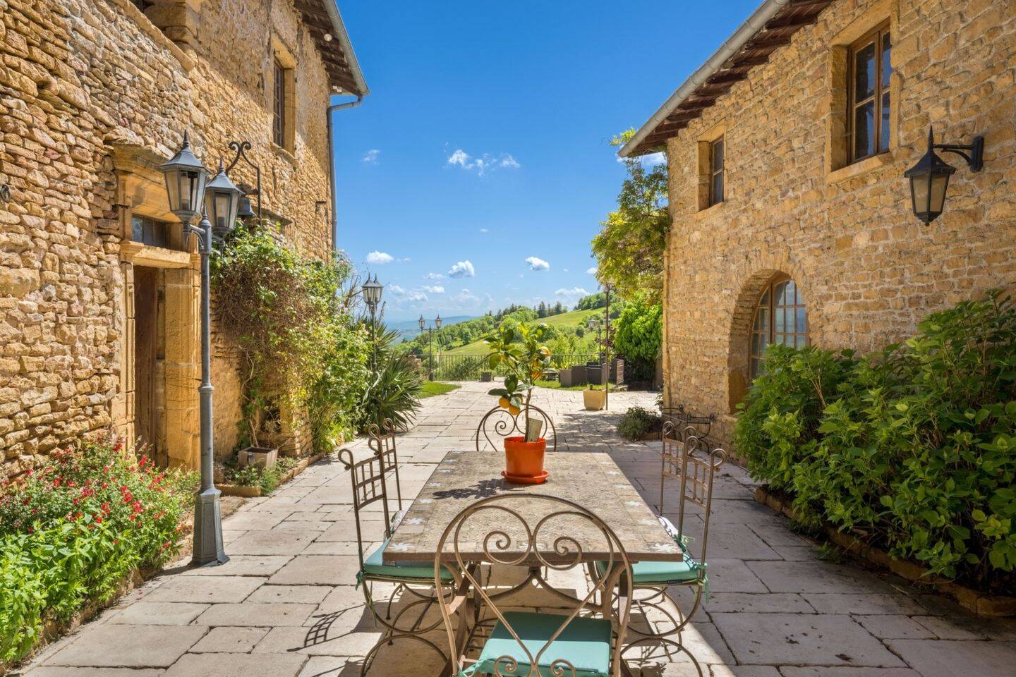 Maison à vendre, 431m², VILLE SUR JARNIOUX