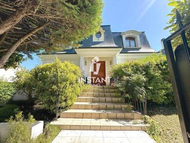 Maison à vendre 696 000 € 7 pièces 4 chambres 200 m² 528 m² de terrain Le Plessis-Trévise 94420