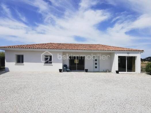 Maison de plain-pied à vendre 199 000 € 6 pièces 4 chambres 121 m² 801 m² de terrain Neuillac 17520