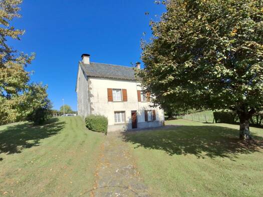Maison à vendre 98 000 € 5 pièces 4 chambres 88 m² 1 300 m² de terrain Saint-Martin-Cantalès 15140
